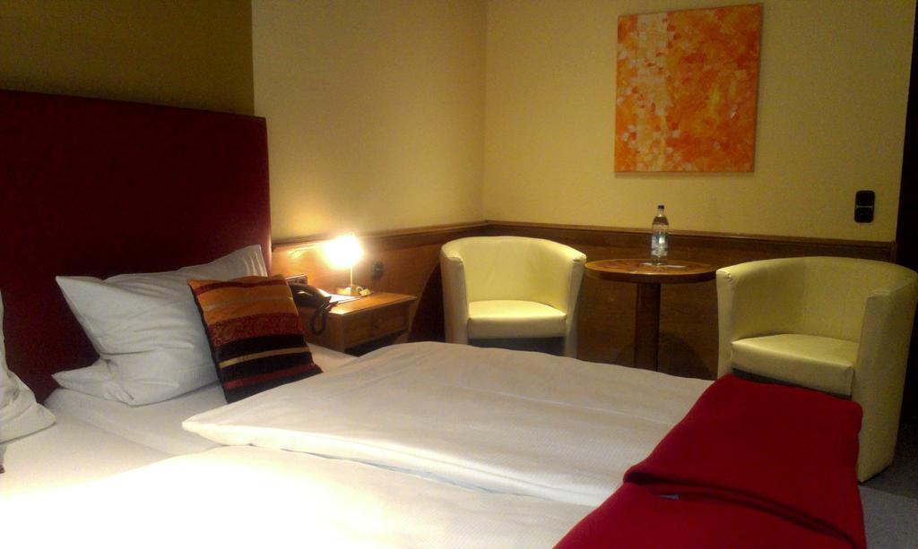 Hotel Zur Post Schonberg  Bilik gambar
