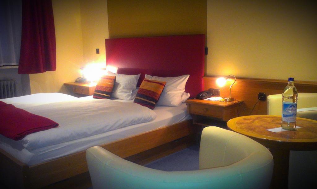 Hotel Zur Post Schonberg  Bilik gambar