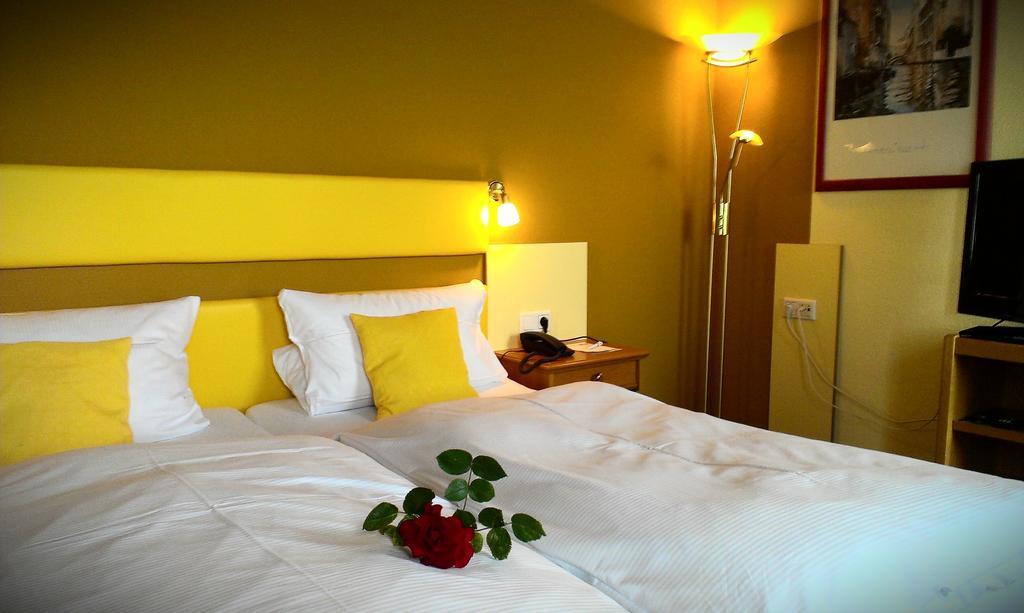 Hotel Zur Post Schonberg  Bilik gambar